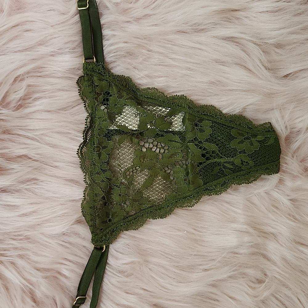 Brand New VICTORIA'S SECRET DREAM ANGELS ADJUSTABLE FLORAL LACE V-STRING-S